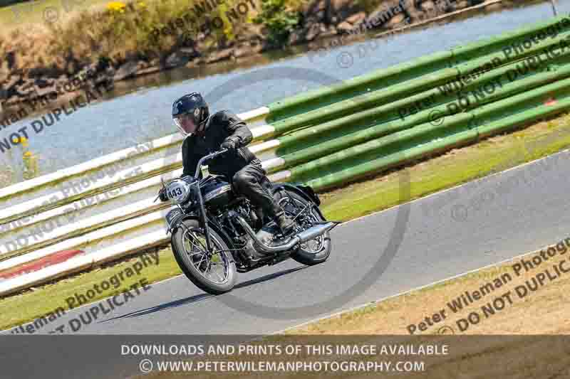 Vintage motorcycle club;eventdigitalimages;mallory park;mallory park trackday photographs;no limits trackdays;peter wileman photography;trackday digital images;trackday photos;vmcc festival 1000 bikes photographs